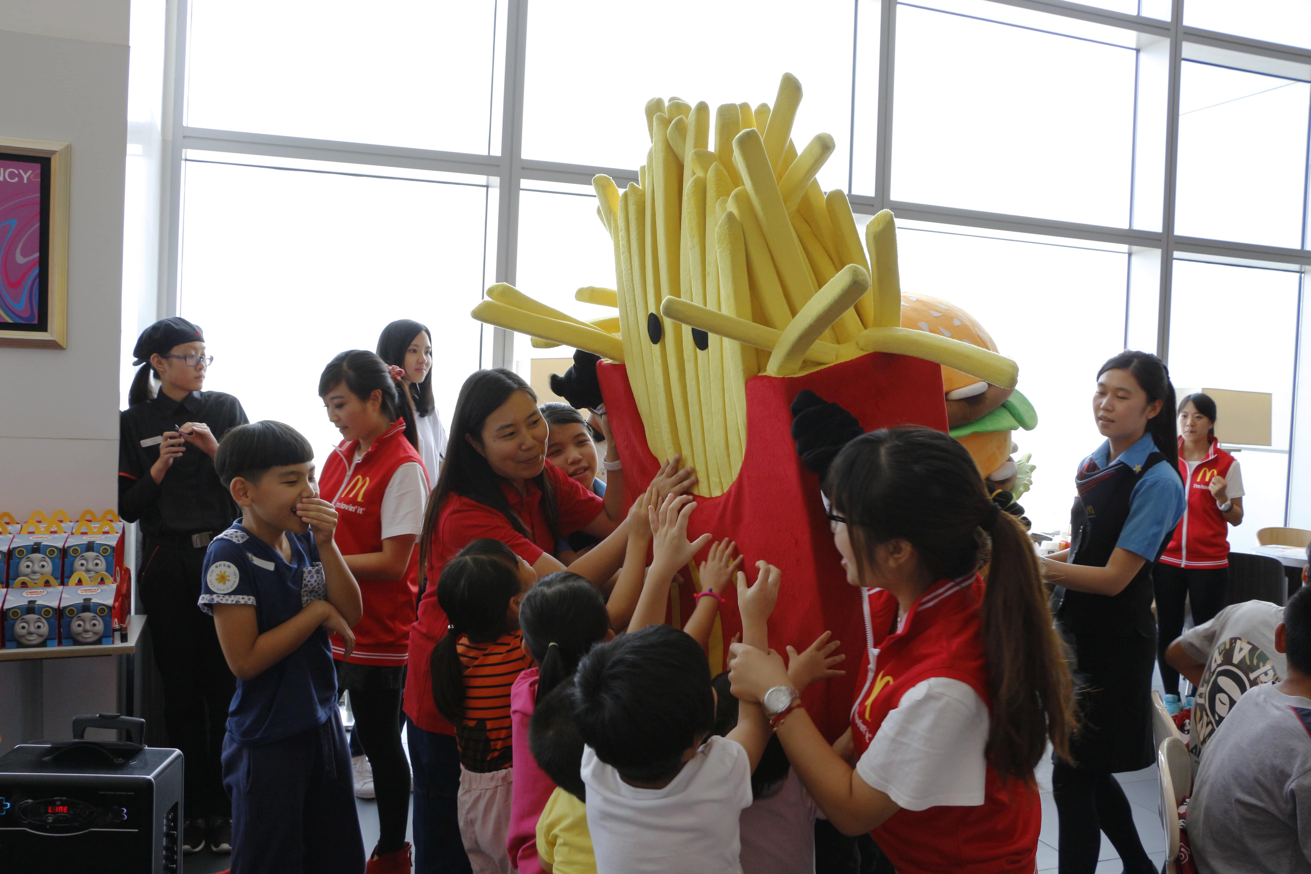 CESL Asia’s Kids Movie Day Ignited the Summer for the Less Advantaged Children